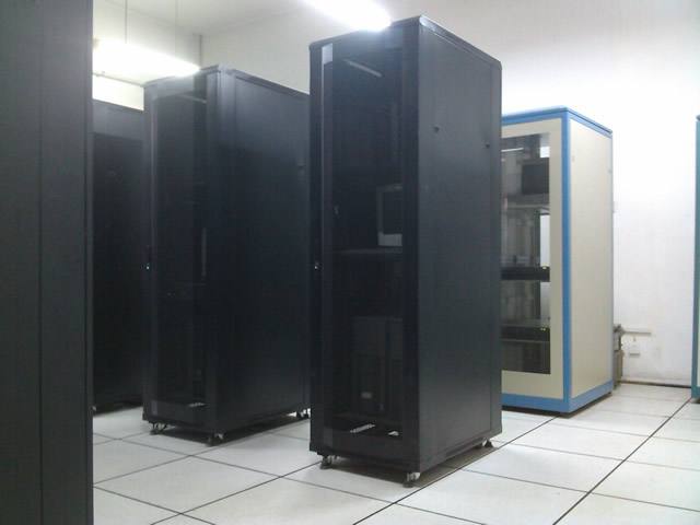 機房環(huán)境漏水、濕度、煙霧如何實現(xiàn)報警？安裝動環(huán)系統(tǒng)即可！